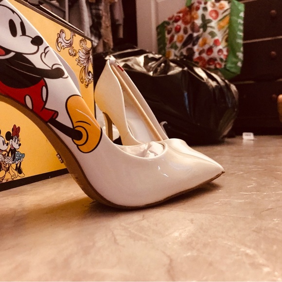 Disney 100 Minnie and Mickey Mouse size 6 new never worn - Picture 3 of 4